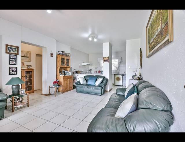 2 BEDROOM APARTMENT FOR SALE IN GLENVISTA